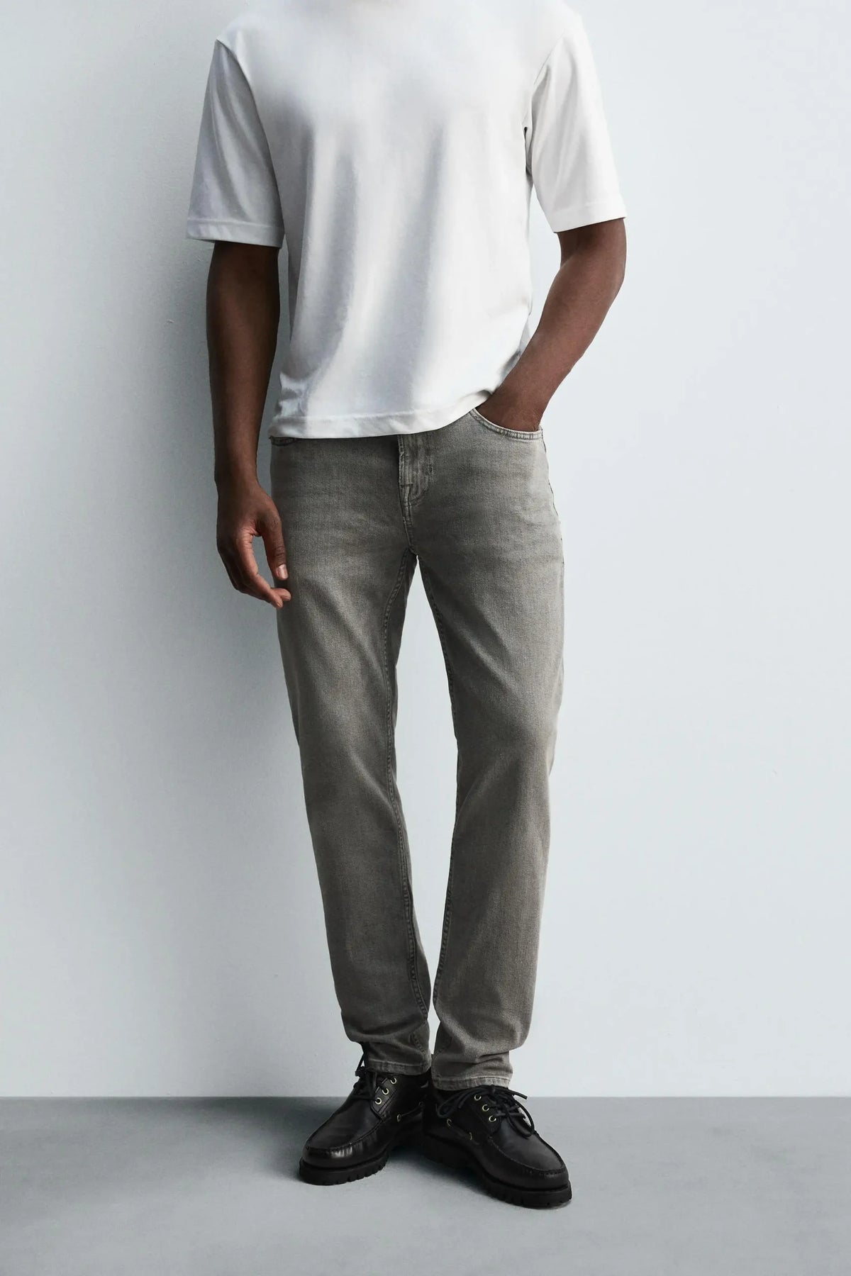 Zara Classic Solid Slim Light Gray Jeans